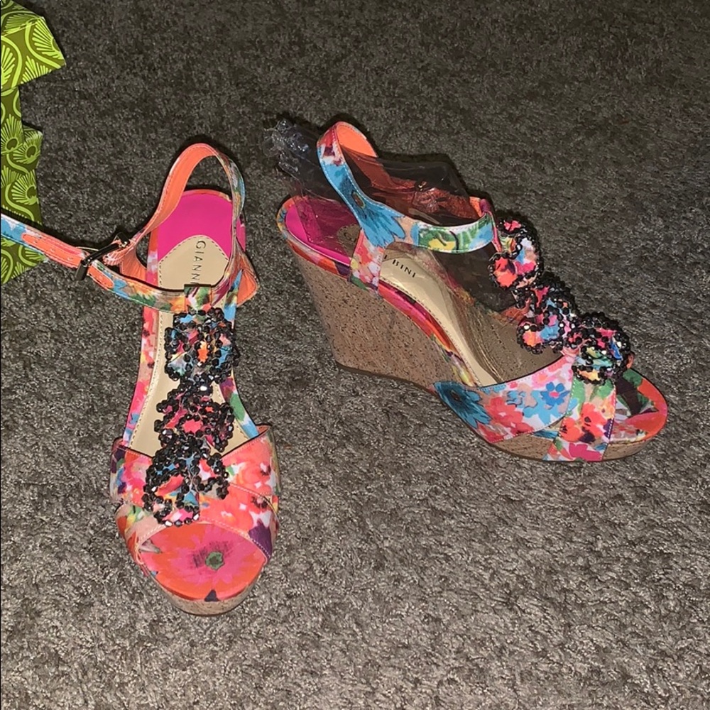 Brand new Gianni Bini wedges size 10